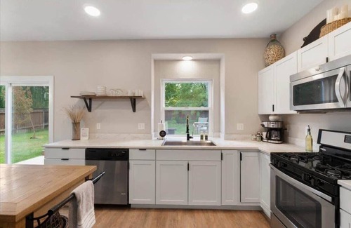 Eagle House | #StayInMyDistrict Spacious & Updated in Eagle