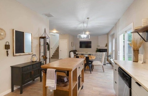 Eagle House | #StayInMyDistrict Spacious & Updated in Eagle