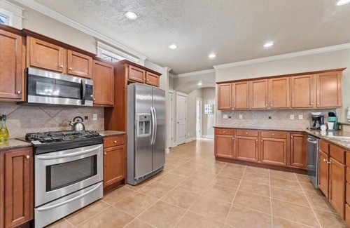 Eagle House | #StayInMyDistrict Spacious Downtown Eagle Home
