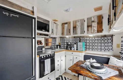 Twin Falls Apartment | #StayinMyDistrict Twin Falls Backyard Glamper