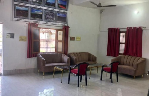 Robertsganj Hotel | STAYMAKER Hotel Raj Banquet