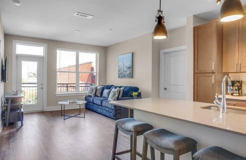 Villa Heights Condo | StaysByWalker 2BR - 2 Miles To Uptown! Gym/Parking