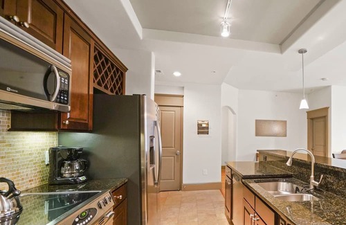 SouthPark Condo | StaysByWalker SouthPark Lux 2BR -KingBeds/Pool/Gym