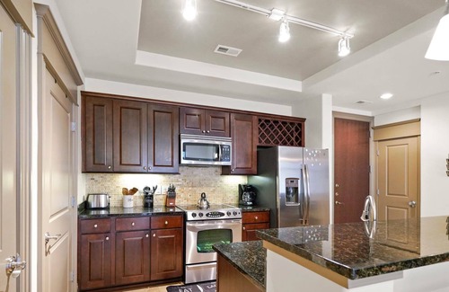 SouthPark Condo | StaysByWalker SouthPark Lux 2BR -KingBeds/Pool/Gym