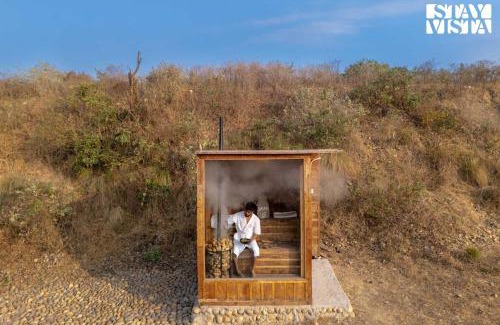 Una Villa | StayVista at Artisanal Heights with Jacuzzi and Infinity Pool