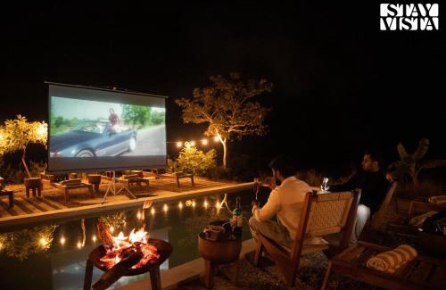 Una Villa | StayVista at Artisanal Heights with Jacuzzi and Infinity Pool