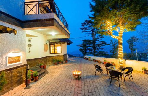 The Mall Road Villa | StayVista at Cottage in the Clouds
