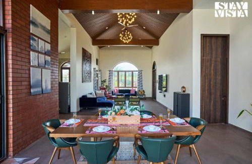 Sangli Villa | StayVista at Golden Ridge - Pool, BBQ, Bonfire