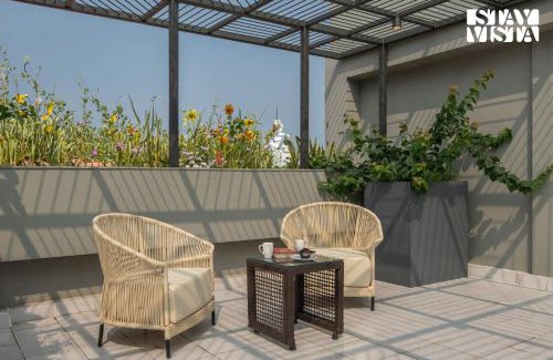 Ballygunge Apartment | StayVista at Nayak House with Terrace, Wi-Fi