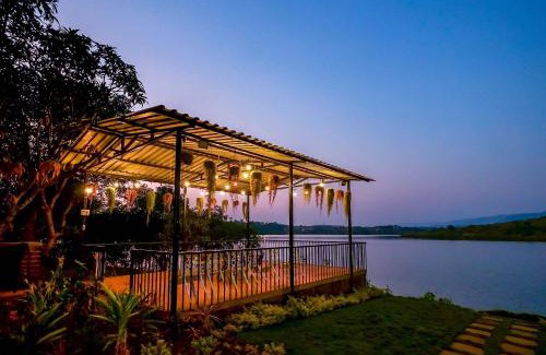 Wadgaon Villa | StayVista at Nihira Farms with Lake View - Kamshet
