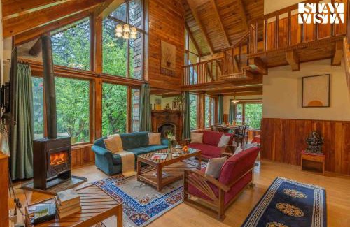 Old Manali Villa | StayVista at Retreat Cottages with Lawn, Bonfire