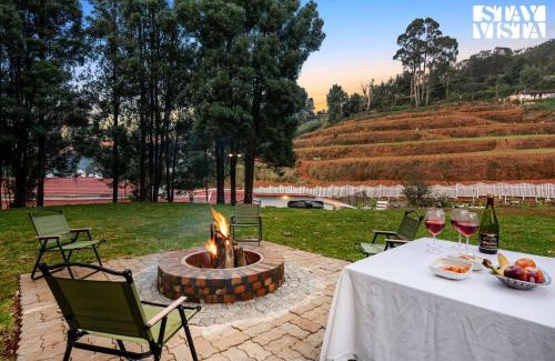 Thalayathimund Villa | StayVista at Tiverton Bungalow ooty - Lawn, BBQ, Heater
