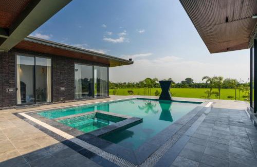 Delhi Villa | StayVista's Anantam - exquisite 4BR with Huge Swimming Pool Villa in Delhi