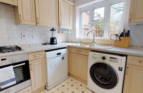 Hatfield House | StayZo Oaklands Near Hatfield Town Centre