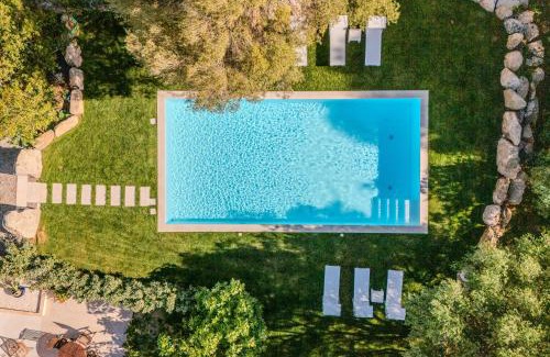 Buddittogliu Straulas Apartment | STAZZO SAN TEODORO IL GINEPRO Piscina Condivisa