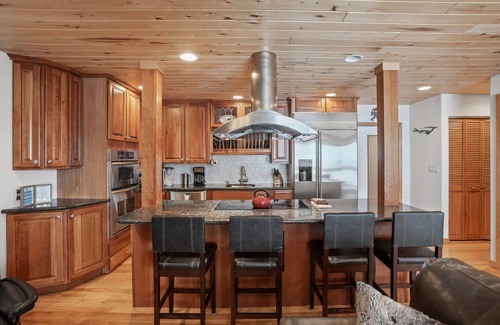 Steamboat Springs Condo | Steam Shower in Unit, Ski In Ski Out, Outdoor Hot Tub