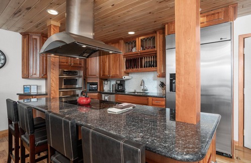 Steamboat Springs Condo | Steam Shower in Unit, Ski In Ski Out, Outdoor Hot Tub