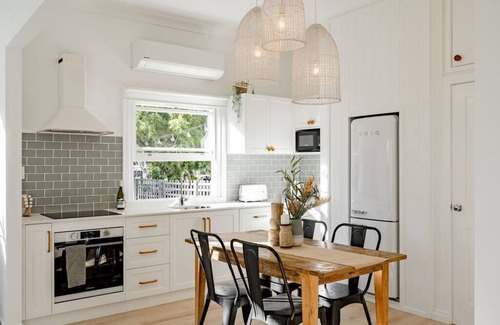 Huskisson House | Steamers Cottage - Pet-friendly