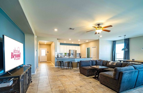 Hutto House | Steampunk Science | 3 Bed, 2 Bath
