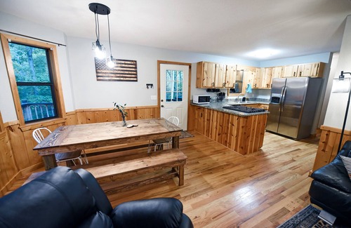 Blairsville Cabin | Steel Beaver Lodge|Family & Pet Friendly|Hot Tub|
