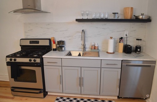 Millvale House | Steel City Getaway Sleeps 8