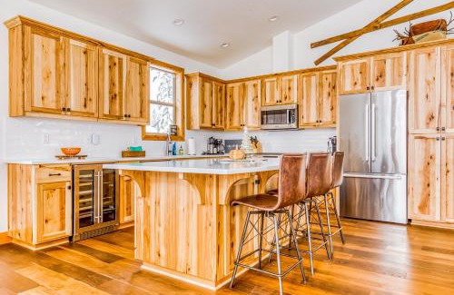 Government Camp House | Steel Lane Hideaway