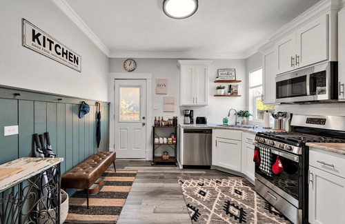 Landon Branch House | Steel Magnolias: Family & Pet Friendly, Great Price, QR Code Video Walkthrough!
