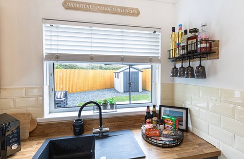 Port Talbot House | Steel Town Lodge | Hot Tub | Sky Sports | Darts | Families & Contractors