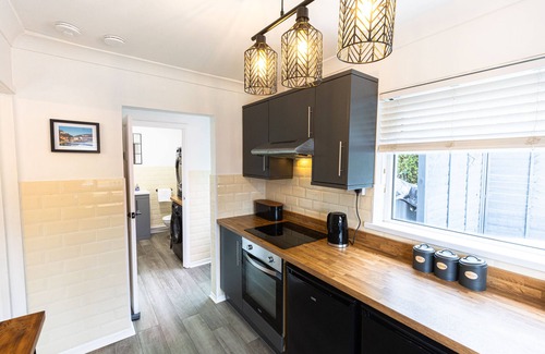 Port Talbot House | Steel Town Lodge | Hot Tub | Sky Sports | Darts | Families & Contractors