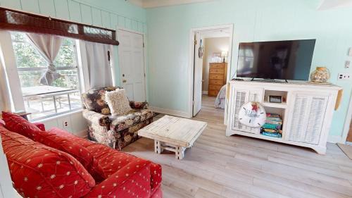 Folly Beach House | Steele Magnolias on Folly