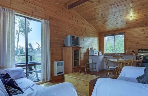 Carlton House | Steeles Island Retreat
