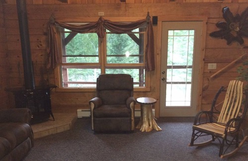 Nadeau House | "Steelhead Lodge" Log Home On The Big Cedar River