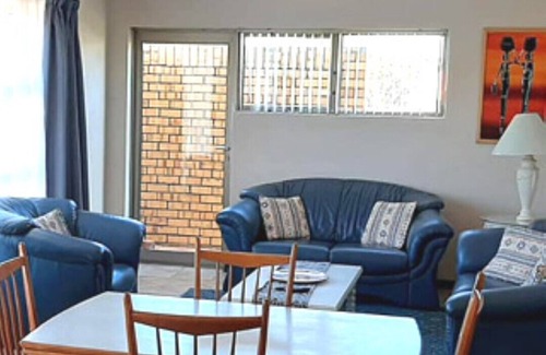 Kleinmond Apartment | STEENBRAS 3 : 2bedr/1bathr first floor apartment, private lawn with BBQ
