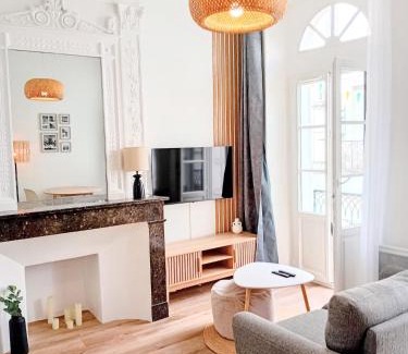 Villeneuve-sur-Lot Apartment | Stelina Haussmann - Balcony