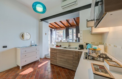 Arona Apartment | Stella Del Lago Pied Dans L'Eau, Arona, Italy