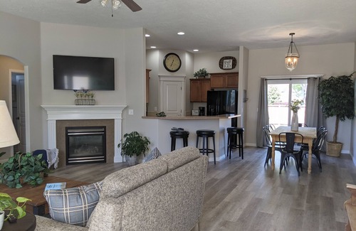 Star House | Stellar in Star - Spacious 4BR 2.5BA Near Eagle