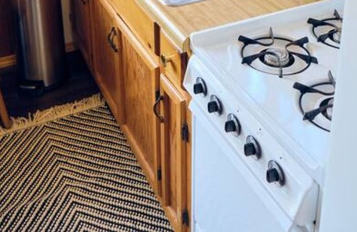 June Lake House | Stellar Jay Studio (Unit 10) at Lake Front Cabins