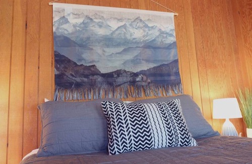 June Lake House | Stellar Jay Studio (Unit 10) at Lake Front Cabins