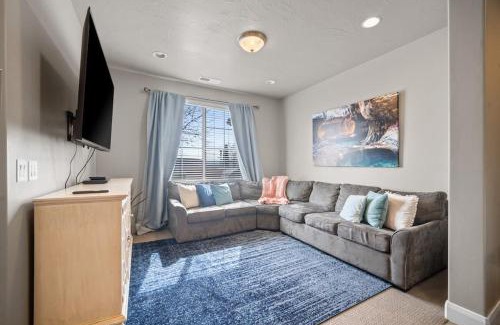 Sienna Hills Apartment | Stellar Location Access To Pool Hot Tub And More