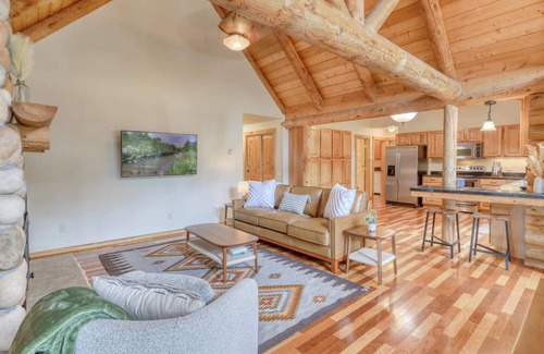 Pagosa Springs House | Stellar Riverfront Cabin with Hot Tub, Fireplace, Acreage & Pet-Friendly - Perfect Colorado Getaway