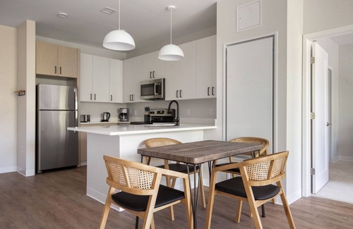 Lower Washington - Mount Hope Apartment | Stellar Roslindale 2BR w/Gym & W/D, walk to T stop, by Blueground