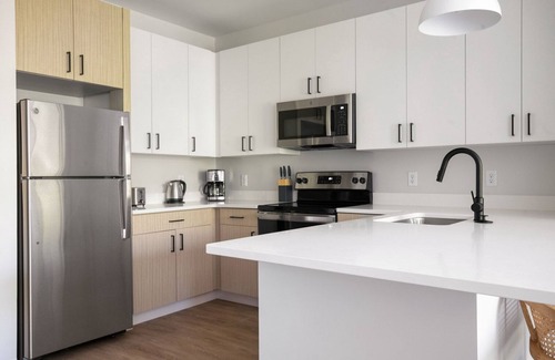 Lower Washington - Mount Hope Apartment | Stellar Roslindale 2BR w/Gym & W/D, walk to T stop, by Blueground
