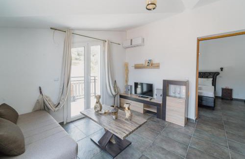 Poros Apartment | Stellatos House