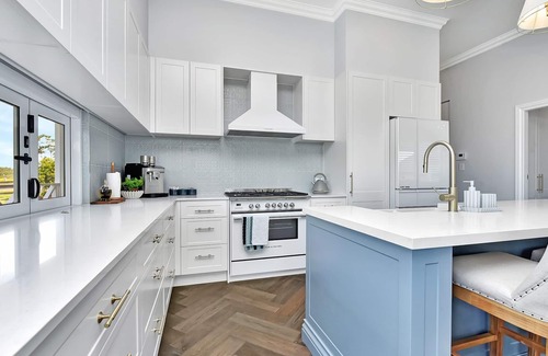 Lower Belford House | Stellaview Farmhouse, Newly Renovated in Heart of Hunter