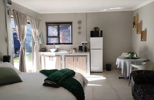 Keetmanshoop Apartment | Stellies Accommodation - Room 3