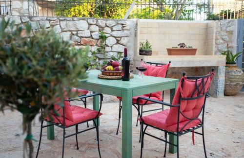 Omales House | Stenorougi Charias