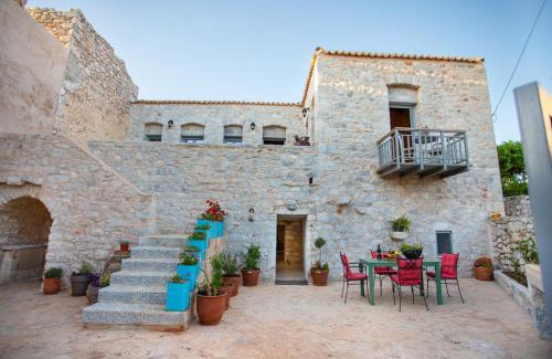 Omales House | Stenorougi Charias