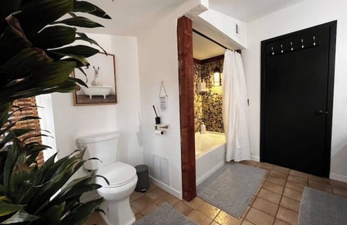 Springville Other | Step away from the noise of the city and into a country home get away