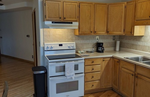 Delta Hotel | Step into a welcoming embrace of comfort and scenic tranquility as you explore this inviting 2-bedroom hotel apartment along the Gunnison River in Delta, CO.