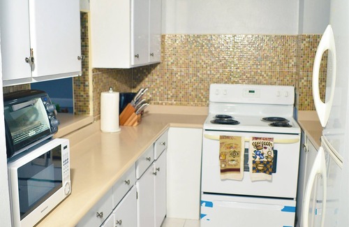 Kingston Apartment | Step into a world of luxury and comfort. A Stunning View … Pool, AC & Hotwater